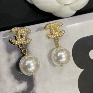 ✅✅✅Chanel pearl drop earrings